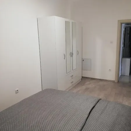 Viktor Apartment Sremska Mitrovica Exterior photo