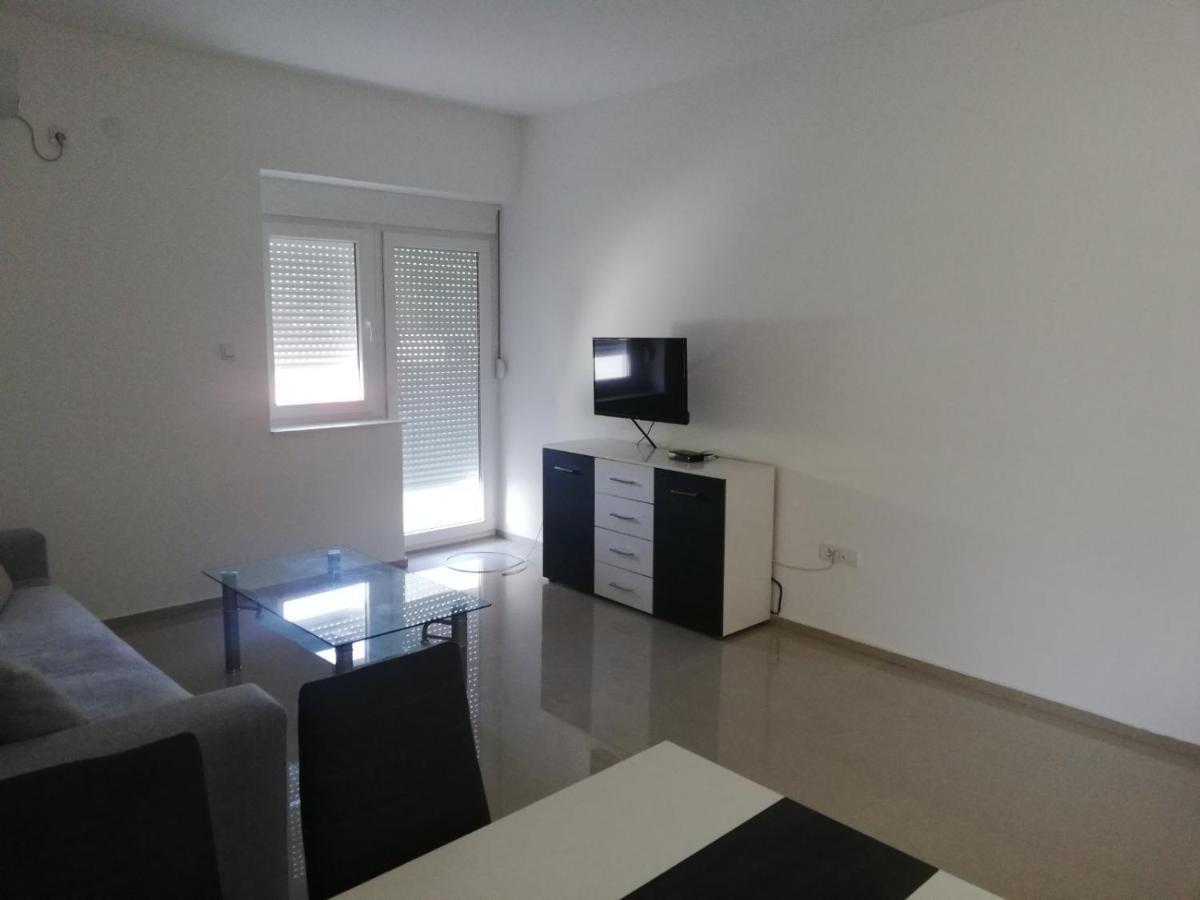 Viktor Apartment